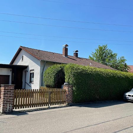 Bungalow In Ruhiger Siedlung Mit Stellplatz Landshut Exterior foto