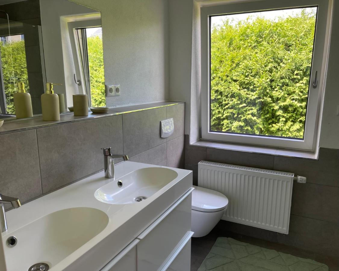Bungalow In Ruhiger Siedlung Mit Stellplatz Landshut Exterior foto